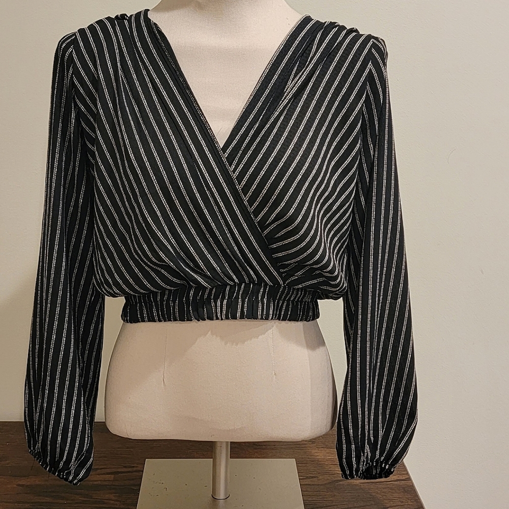 Black and silver long sleeve crop top